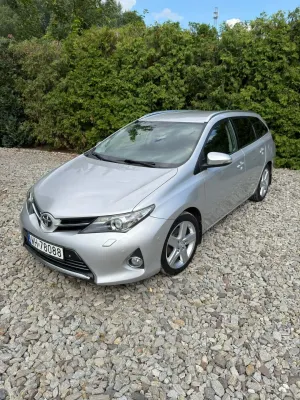 Toyota Auris II (2012-) 2.0 D-4D Prestige 2015