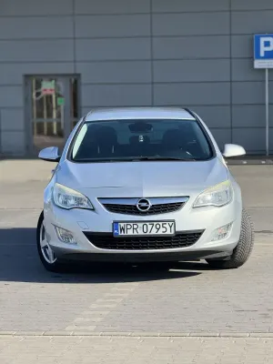Opel Astra J (2009-2019) 1.4 Turbo Sport 2011