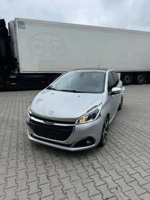 Peugeot 208 I (2012-2019) 1.2 PureTech GPF Signature S&S 2016