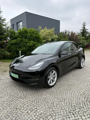 Tesla Model y 2024