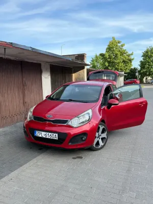 Kia Rio III (2011-) 1.4 Dream Team Edition 2012