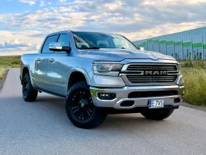 RAM 1500 5.7 Crew Cab Laramie 2019