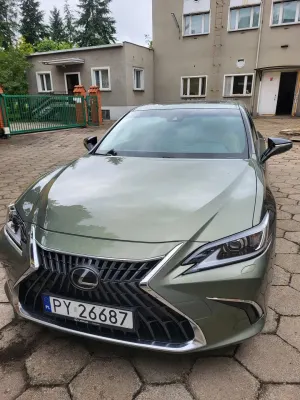 Lexus ES 300h Business Edition 2022