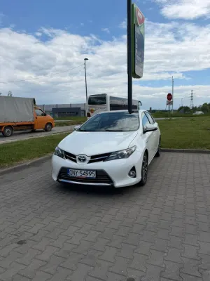 Toyota Auris II (2012-) 1.8 HSD Sol 2013