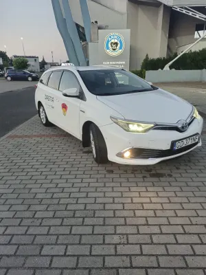 Toyota Auris II (2012-) Hybrid 135 Comfort 2016