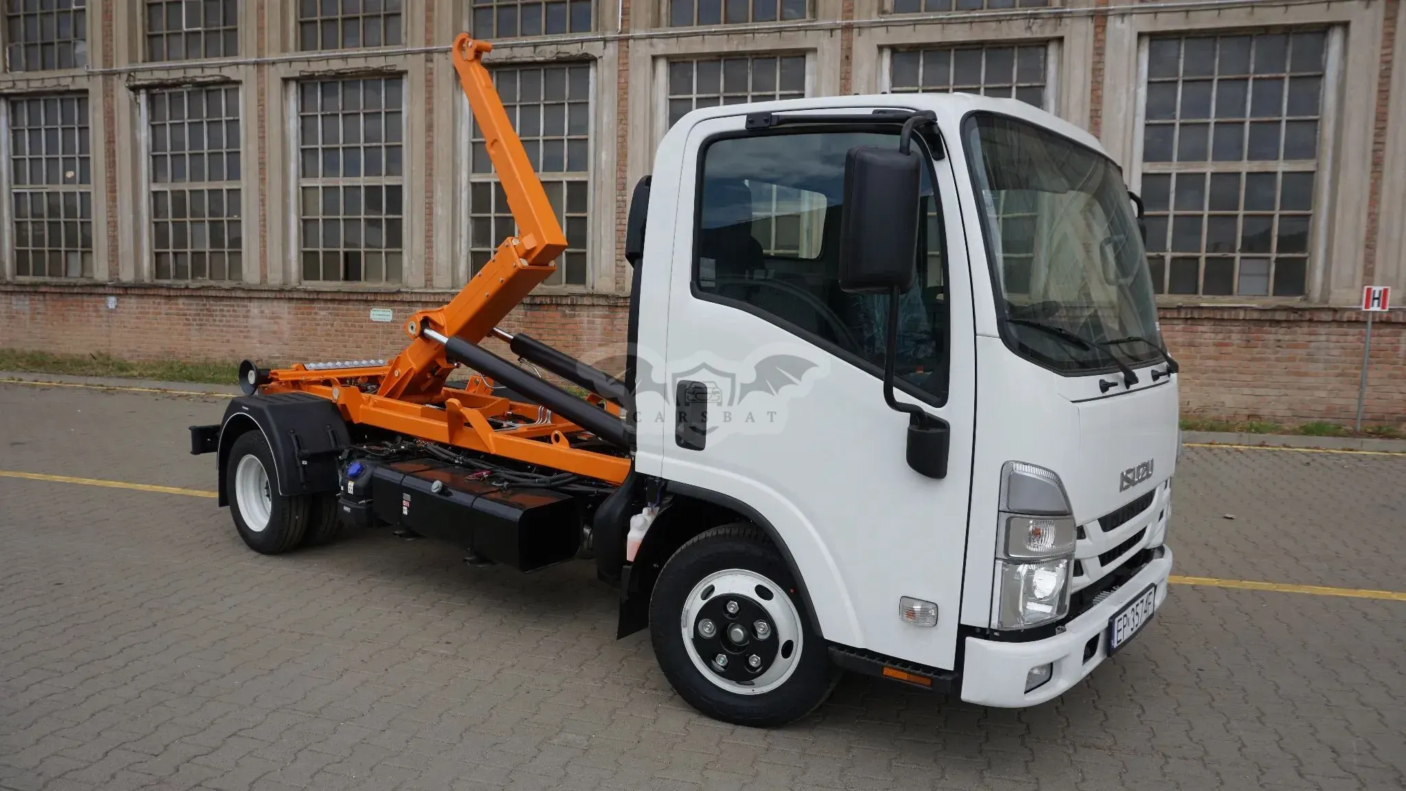 Isuzu NLR 2025