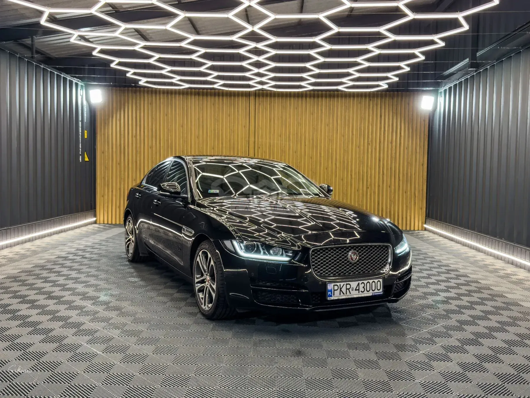 Jaguar XE 20d Prestige 2016