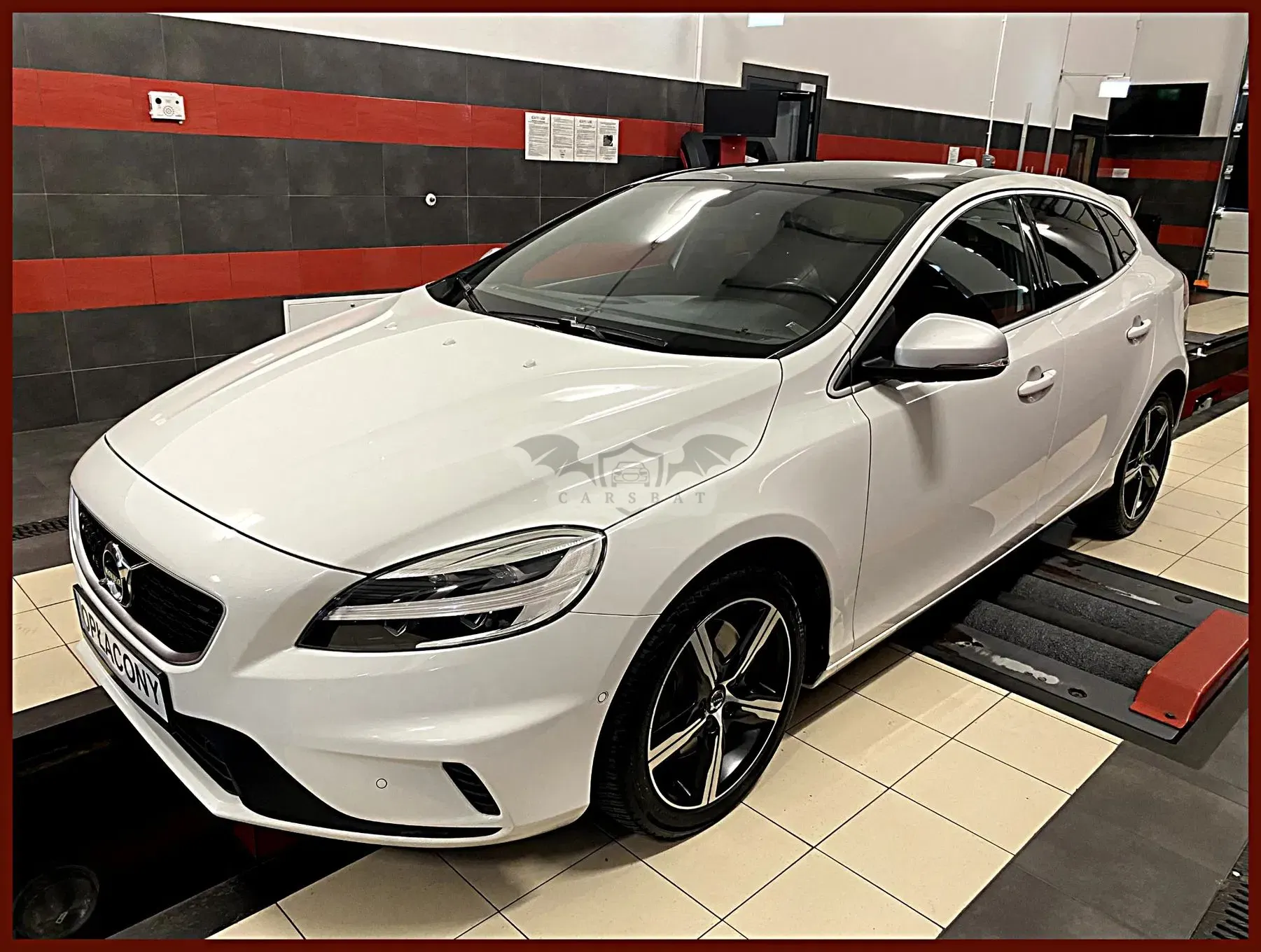 Volvo V40 II (2012-) D3 Drive-E R-Design Momentum 2019