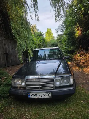 Mercedes-Benz E 1990