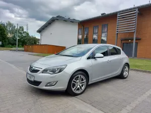 Opel Astra J (2009-2019) 1.4 T Edition 150 2011