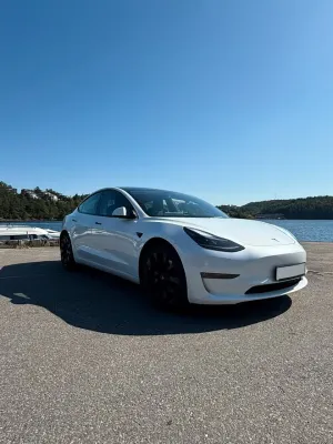 Tesla Model 3 Langstreckenbatterie Allradantrieb Dual Motor 2022