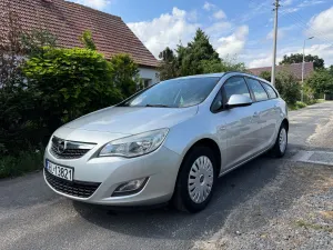 Opel Astra J (2009-2019) 1.4 Selection 2011