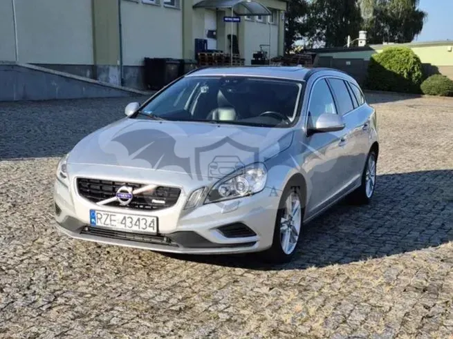 Volvo V60 I (2011-2018) D5 AWD Geartronic Summum 2012