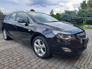 Opel Astra J (2009-2019) 1.4 Turbo Edition Sport 2011