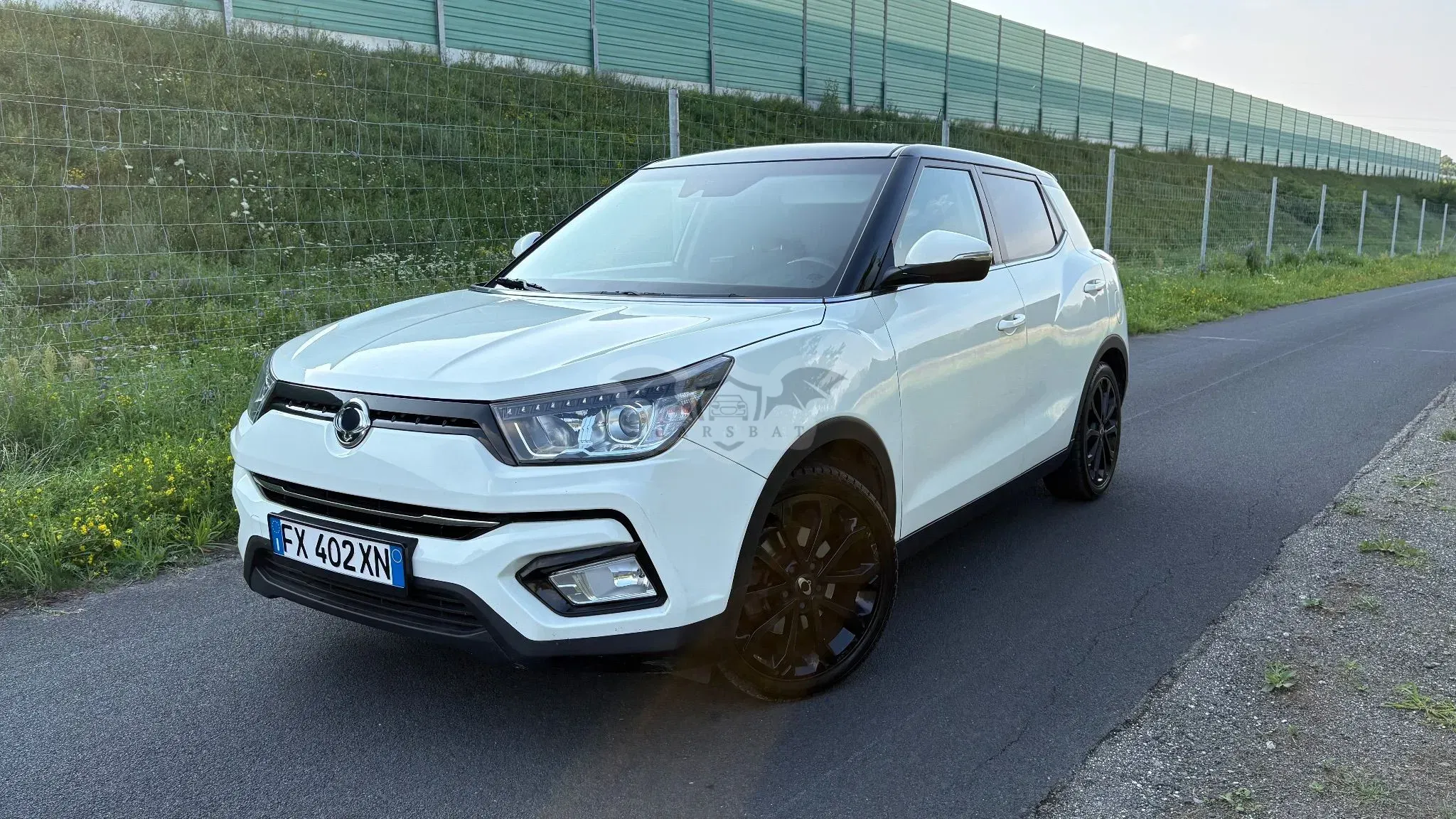 Ssangyong / KG Mobility Tivoli e-XGi 160 2WD Black+White 2019