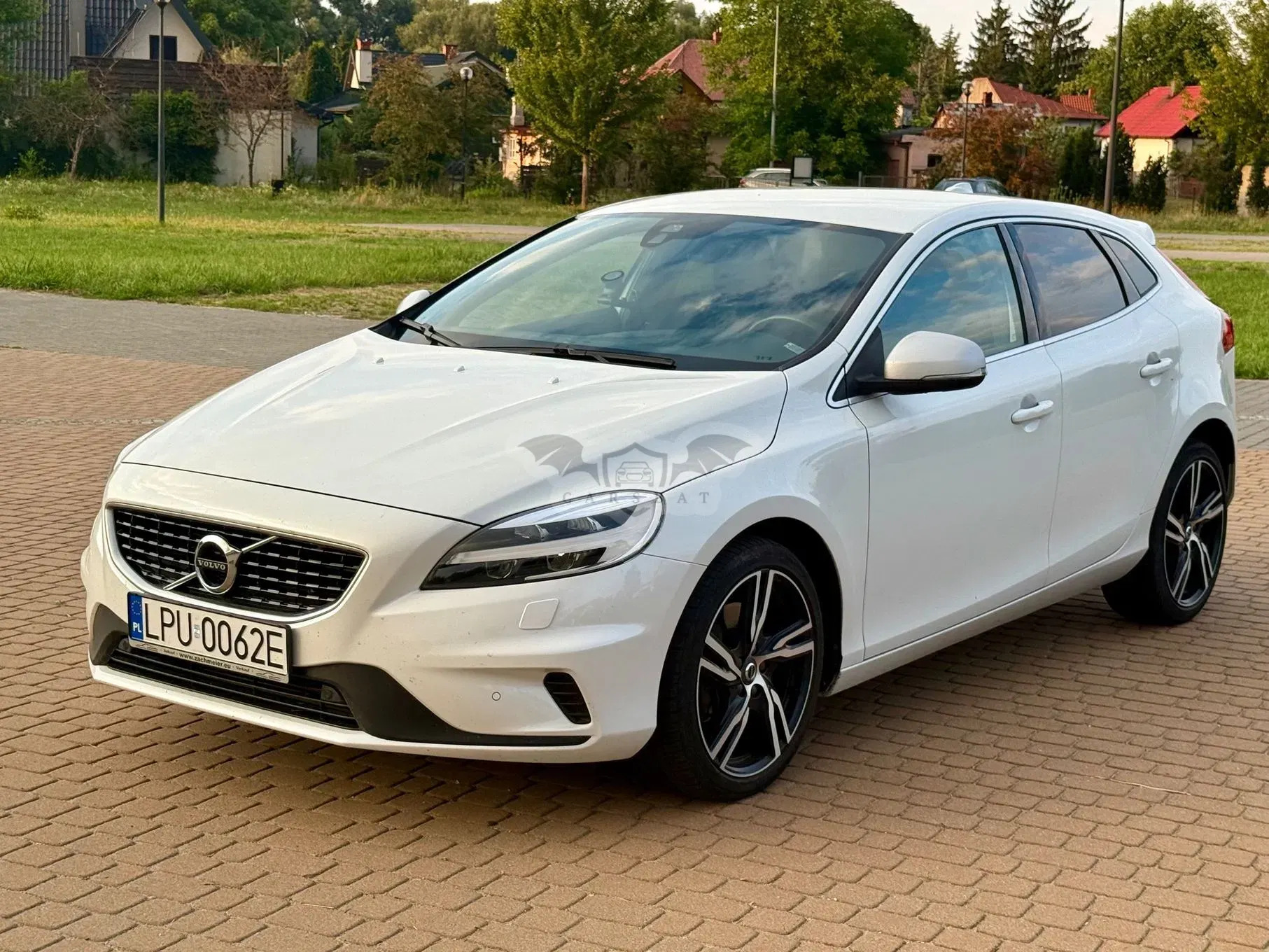 Volvo V40 II (2012-) T3 Drive-E R-Design Momentum 2018