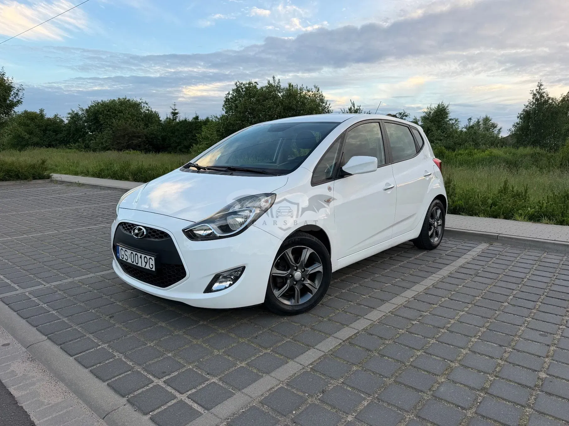 Hyundai IX20 1.6 CRDi blue YES Gold 2015
