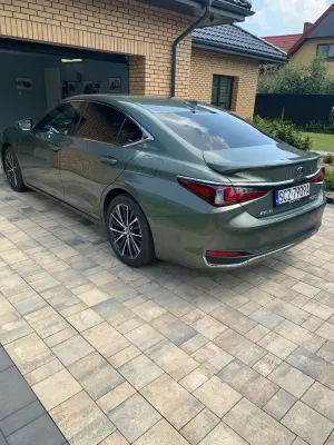 Lexus ES 300h Business Edition 2022