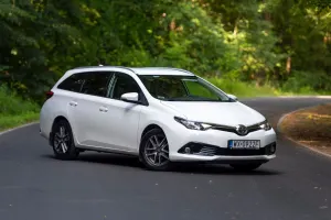 Toyota Auris II (2012-) 1.6 Active 2016