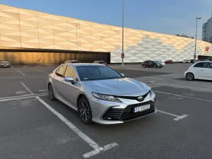 Toyota Camry 2.5 Hybrid Prestige CVT 2021