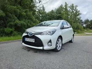 Toyota Yaris III (2011-2019) Hybrid 100 Sol 2015
