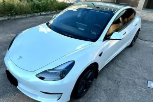 Tesla Model 3 Langstreckenbatterie Allradantrieb Dual Motor Performance 2023