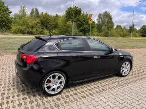 Alfa Romeo Giulietta 1750 TBi Quadrifoglio Verde 2011