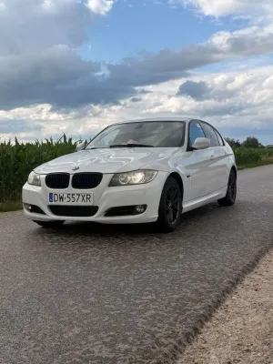 BMW 3 Series E90/E91/E92/E93 (2005-2012) 318d 2011