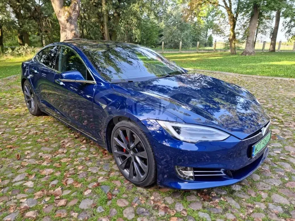 Tesla Model S 2020