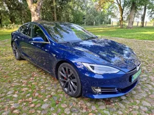Tesla Model S 2020