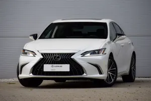 Lexus ES 300h Business Edition 2024