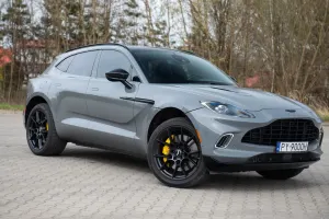 Aston Martin DBX 2022