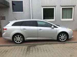 Toyota Avensis III (2009-) 2.0 D-4D Sol plus 2011