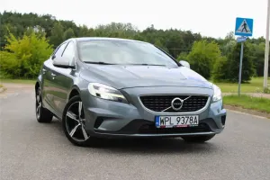 Volvo V40 II (2012-) D3 Drive-E R-Design Momentum 2019