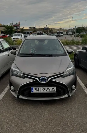 Toyota Yaris III (2011-2019) Hybrid 100 Dynamic EU6 2015