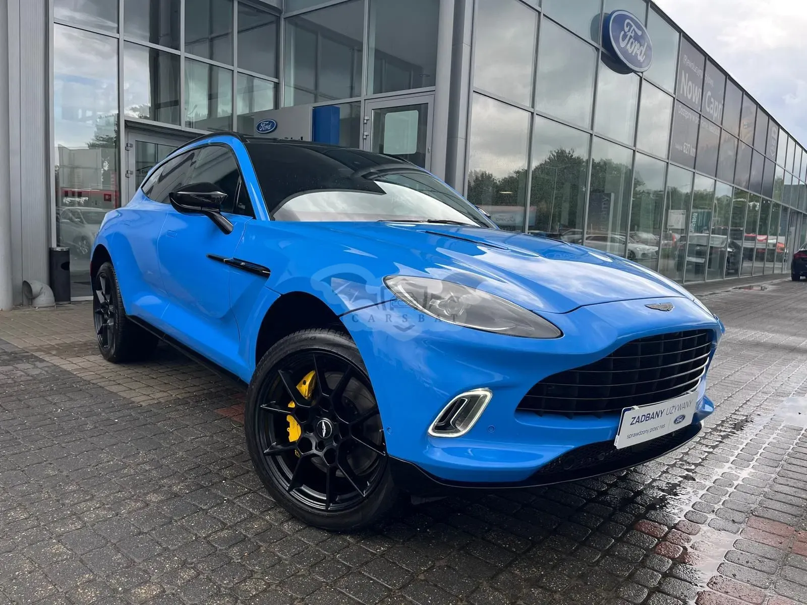 Aston Martin DBX 2021