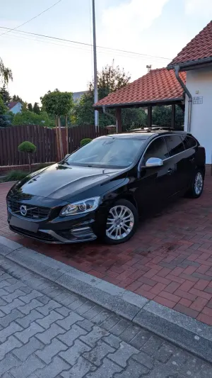 Volvo V60 I (2011-2018) D4 Drive-E R-Design Kinetic 2014