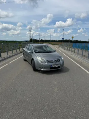 Toyota Avensis III (2009-) 1.8 Premium 2011