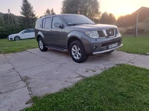 Nissan Pathfinder 2.5 D LE 2009