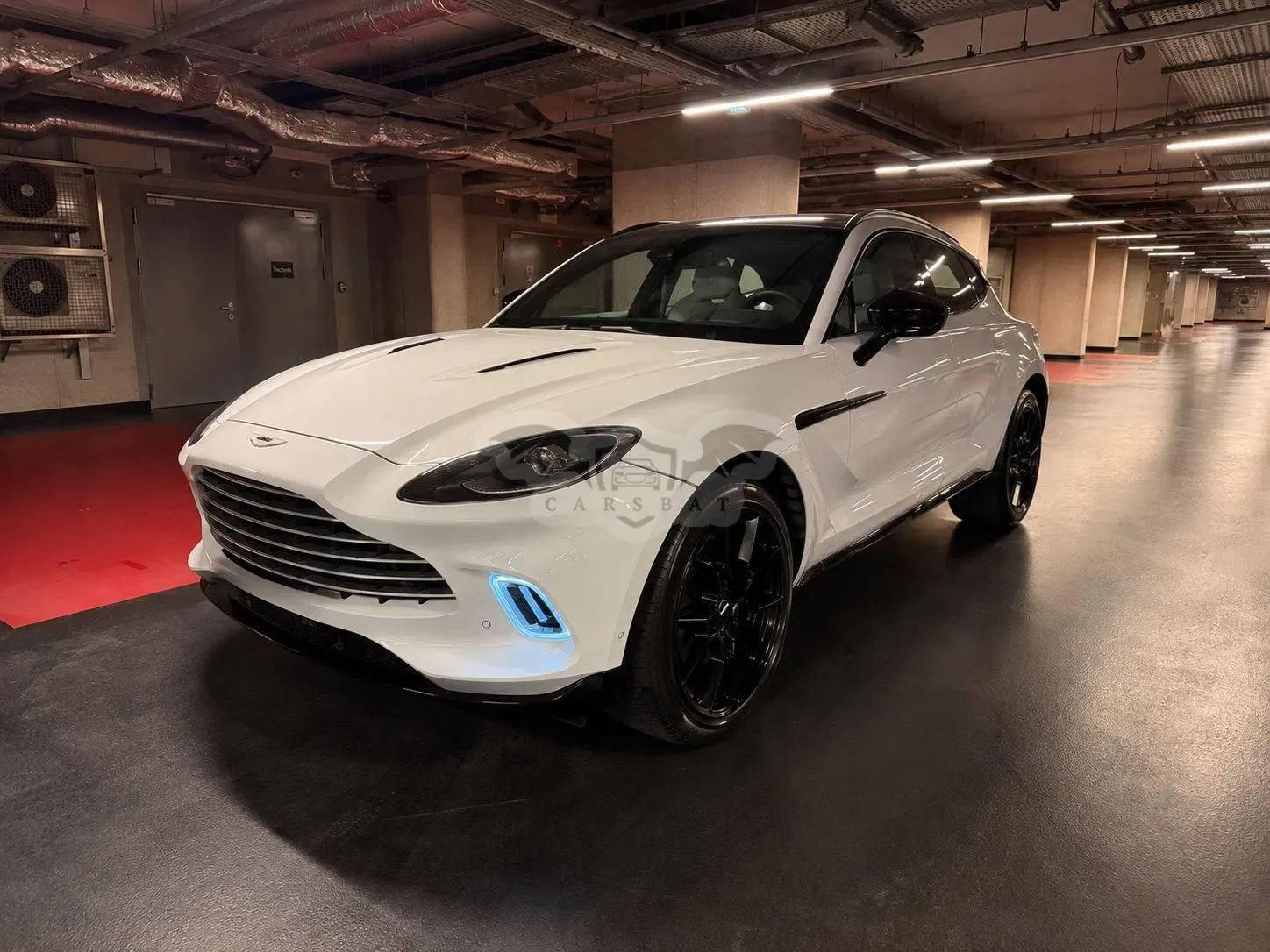 Aston Martin DBX 2023