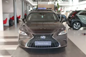Lexus ES 300h Business Edition 2023