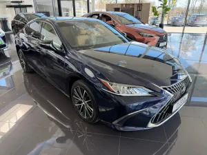 Lexus ES 300h Business Edition 2025