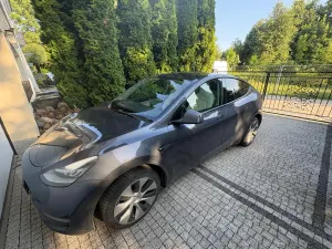 Tesla Model y 2021