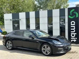Porsche Panamera 4S 2011