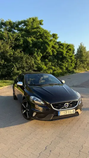 Volvo V40 II (2012-) D2 Drive-E R-Design Momentum 2015