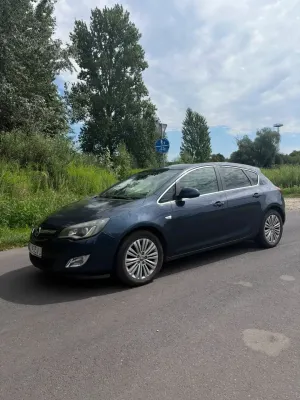 Opel Astra J (2009-2019) 1.7 CDTI Cosmo 2011