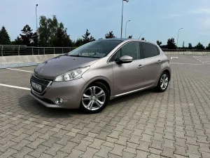 Peugeot 208 I (2012-2019) 1.4 VTi Allure 2012