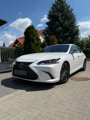 Lexus ES 300h Business Edition 2025