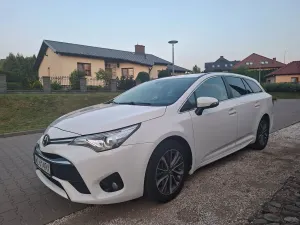 Toyota Avensis III (2009-) 2.0 D-4D Selection 2015