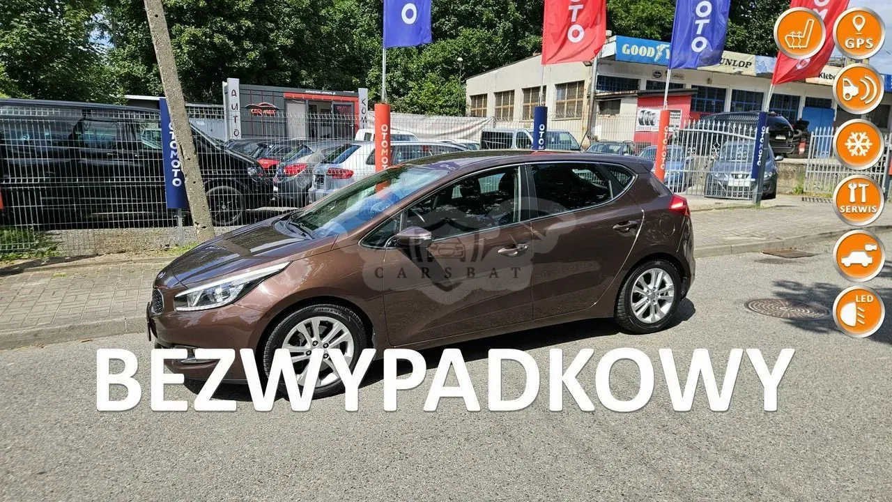 Kia Ceed II (2012-) 1.6 CRDi 128 Dream Team Edition 2012